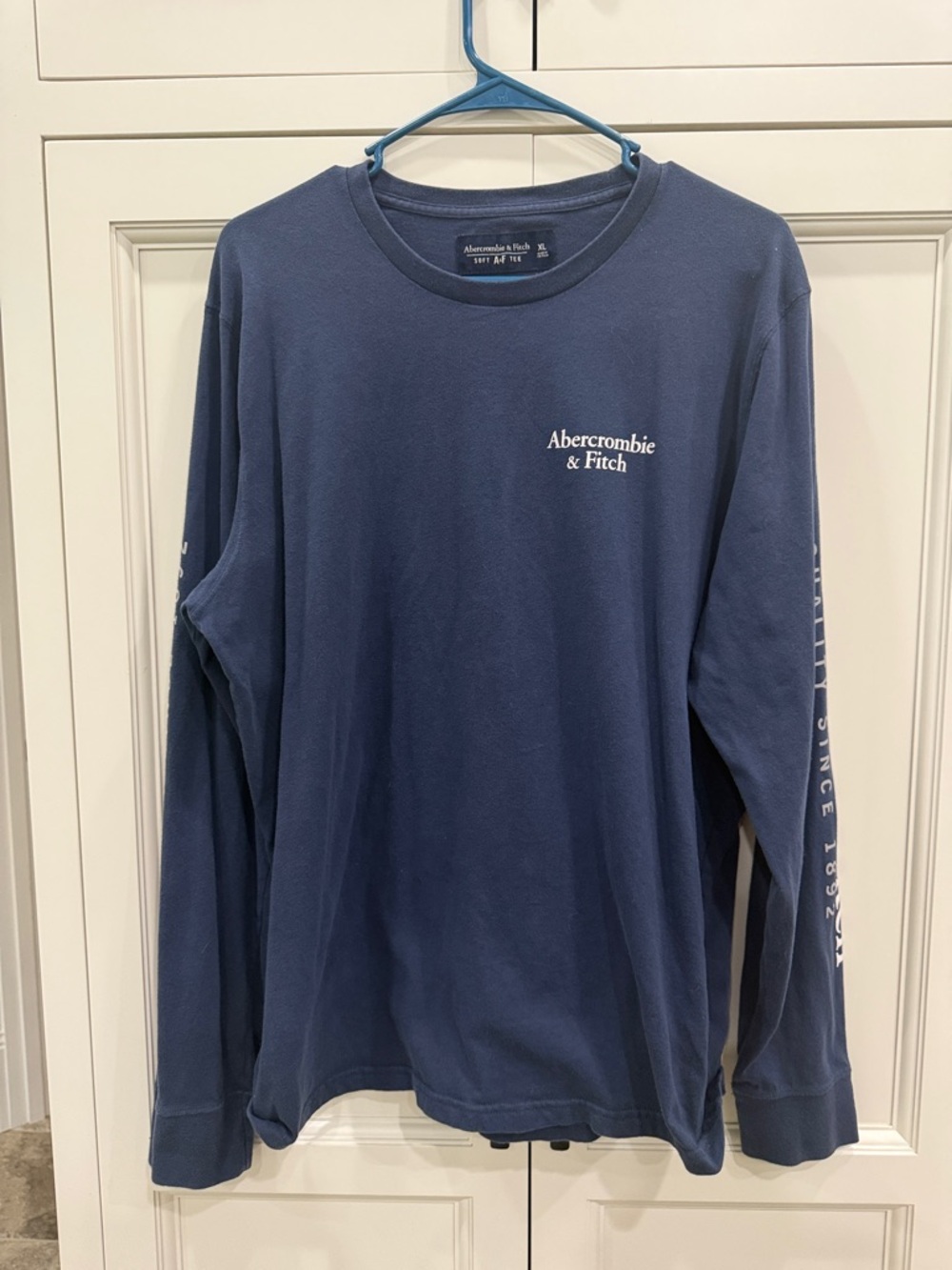Abercrombie & Fitch Men's Navy Blue Long Sleeve T Shirt Size XL.